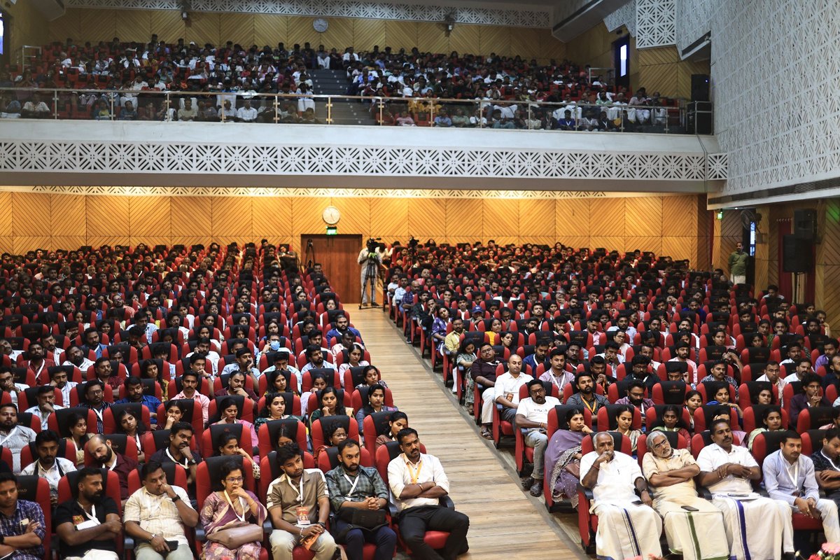 vskkerala's tweet photo. പ്രേരണ യുവ കാര്യക്രമം , ആശിർവാദ് ലോൺസ്‌, കോഴിക്കോട്.

#SanghYatra #RSSNewHorizons #sanghshatabdi #RSS100 #100YearsOfRSS #OnRSS #RSS_ശതാബ്ദി

Follow VSK KERALA Arattai channel: https://t.co/hrQ4Io5Oov https://t.co/bCBPQn7e8S