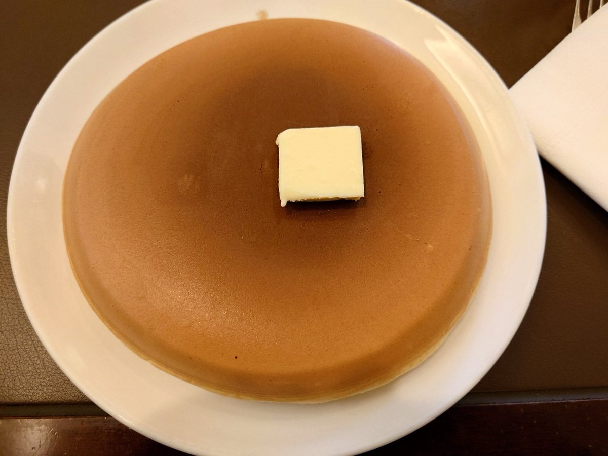 そして #パンケーキの日 ノルマ達成🥞
大判でふわふわながらも、しっかり系。
二枚にしようか悩みつつ一枚にしたけど、大正解。
一枚で十分満腹！

ちなみに今日の行程は全て佐々木さん（<a href="/tosaka_ssk/">佐々木義人：あちこち軽率に足を運ぶ系モヒカン</a>）プロデュース。
引き籠りのワイに、いつも面白プレイスを提供してくれる、ありがたや( ˘ω˘ )人