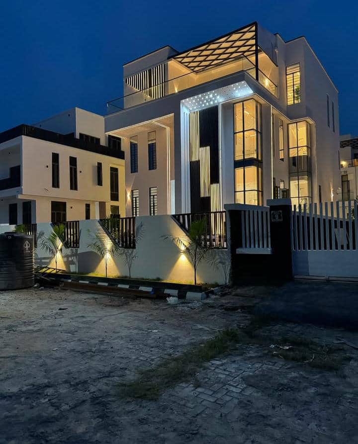 UUtibeh's tweet photo. For Sale! 

A 6-Bedroom Fully Detached Smart Duplex, thoughtfully built with space, comfort, and lifestyle in mind.

• 3 standard living rooms  
• Fully furnished family cinema  
• Beautiful swimming pool area  
• Small private family garden  
Contact us on 08034258787 https://t.co/c0jnc5TvmA