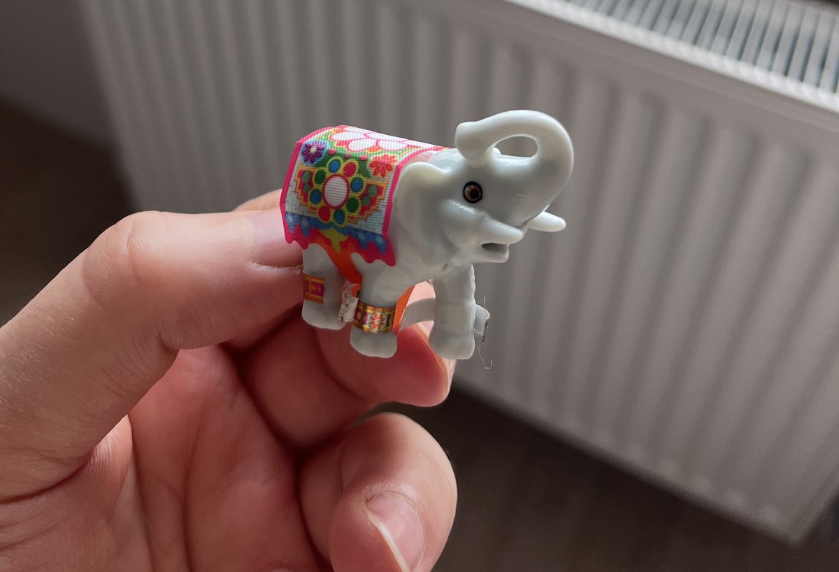 Bana yaptığı Onca kötülüğe rağmen ondan hatıra küçücük şeyi bile atarken kalbim sızlıyor..
Onunda böyle küçücük şeyler kalbini sızlatsın..