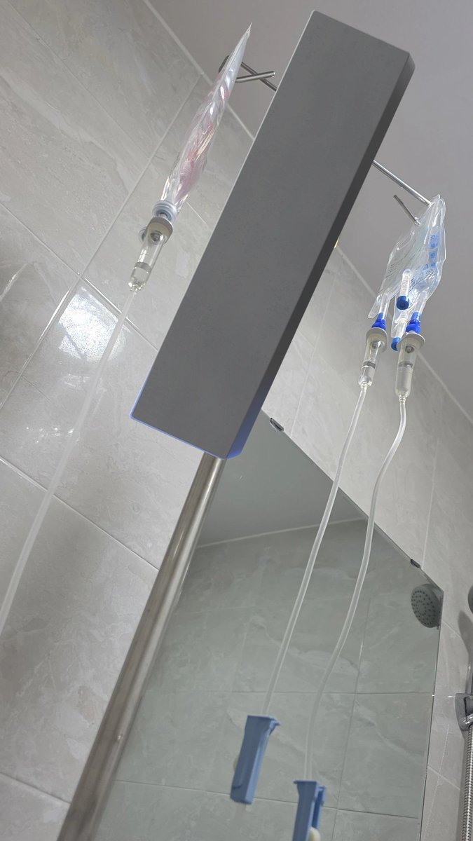 오늘 상태가 더 안 좋아서 응급실 왔더니 B형 독감 걸려서 입원했습니다... 🥲 며칠간 썰은 안녕이네요,,

빨리 회복해서 오겠습니다 안녕!