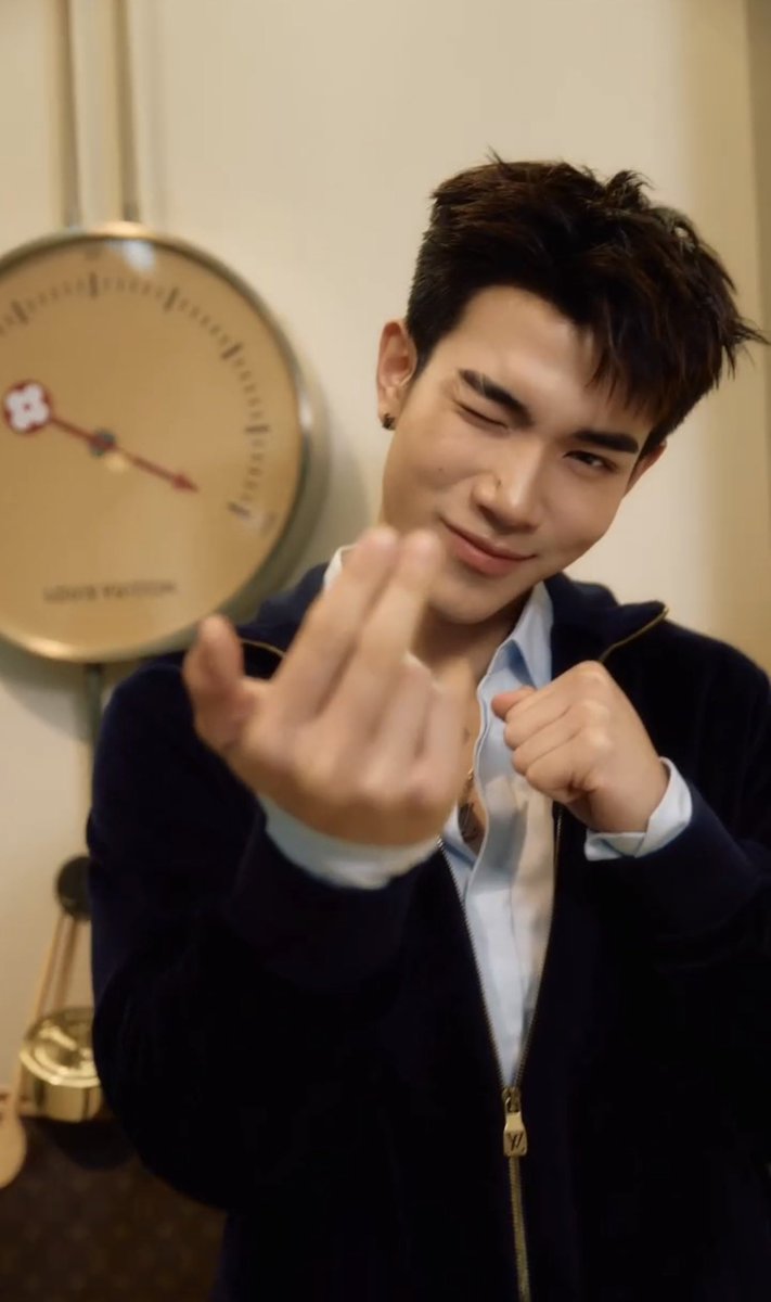 Nong4thsocute's tweet image. น้องโฟ้ดกับงานเปิดตัว @LouisVuitton hotel bangkok และฉลองครบ 130 ปี LV monogram มาแล้ววว หล่อมากก โคตรจะเท่ สมกับเป็นน้องโฟ้ดสุดๆ LV boy แบบตะโกนนน

LV HOTEL BKK X FOURTH
#LouisVuittonxFourth
#LVMonogram130