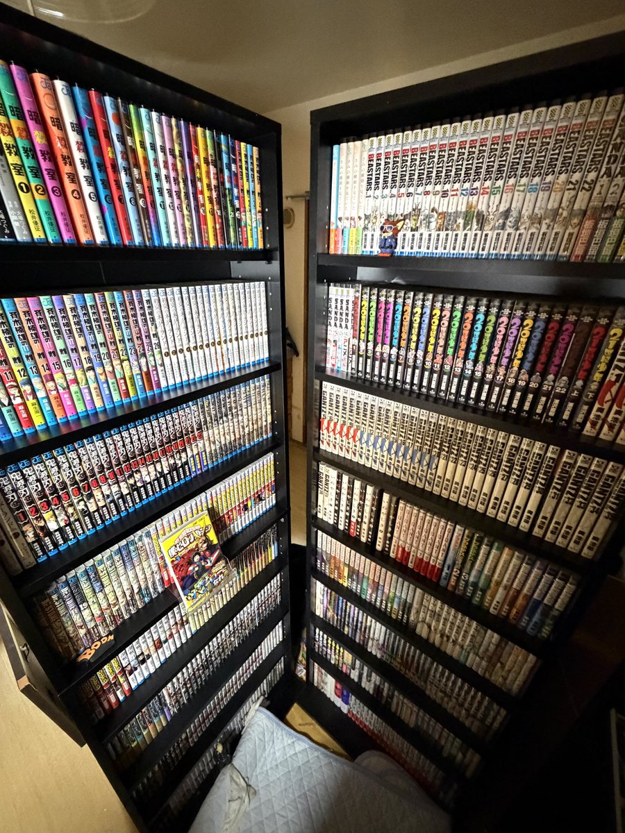 最近本棚増設して、漫画一箇所に集めました！結構今理想の漫画棚