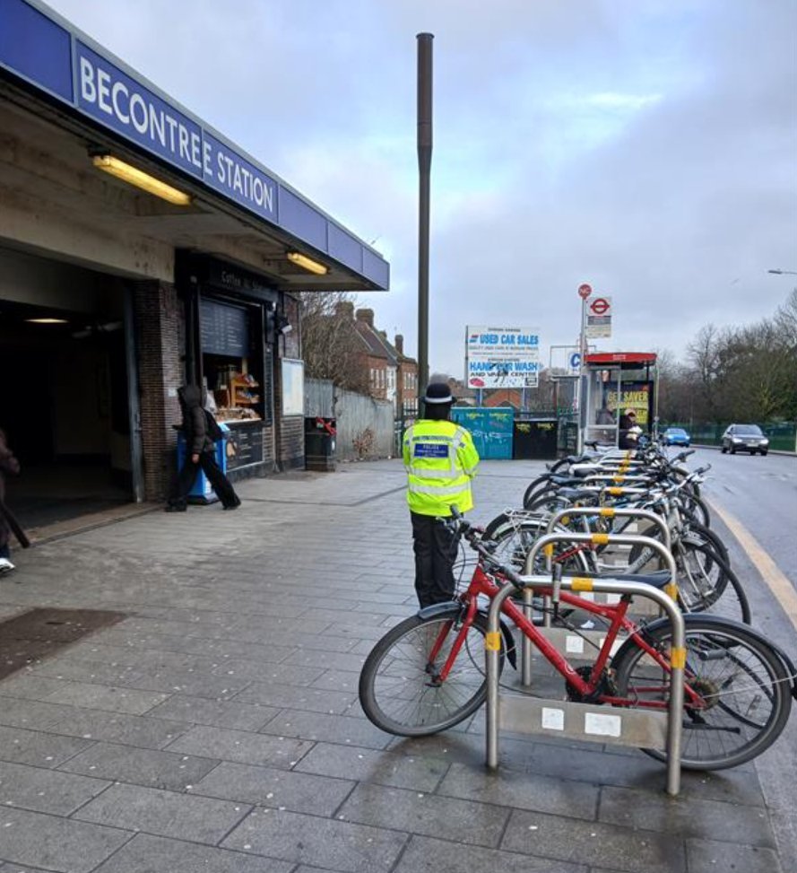 MPSBarkDag's tweet photo. Becontree SNT patrol update
Visible robbery patrols carried out by #Becontree & #Maybrook officers across Gale St, Becontree Station, Maybrook & Goodmayes Parks and Green Lane to deter crime. More patrols at varying times. Stay in touch via Met Engage | 101 / 999 emergencies. https://t.co/vRC9XiRjUl