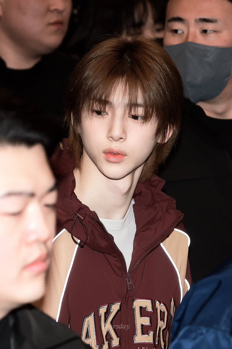 건물사이에피어났네