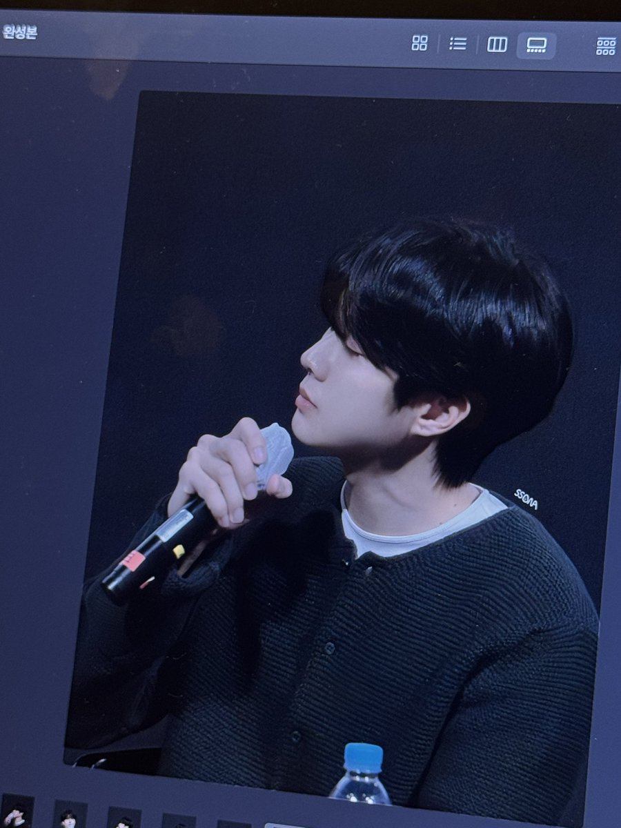 ssonachoi's tweet photo. 게슈탈트붕괴 이미지ver으로와서 뭘 건드려도 이상하게 보이고 
저 손 너무 합성 같은 느낌이라 지우려했는데 충격적인 내 포토샵 실력에 현타와서 포기함...
대충 내일 올려보겠다는 말 https://t.co/F4Uu4RGdgM
