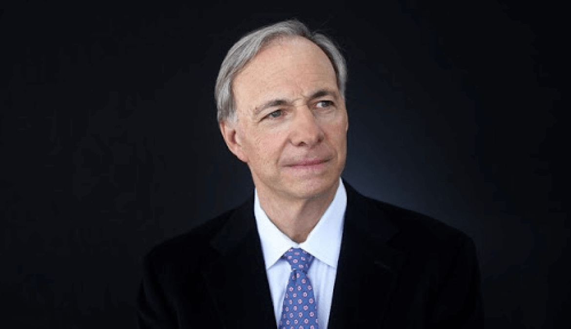 CryptoYuna_'s tweet image. ⚠️ 레이 달리오 : CBDC가 오면 금융 프라이버시 끝장난다 

최근 Tucker Carlson 인터뷰 요약 :
- CBDC 도입 시 모든 거래가 정부에 실시간 노출 → 프라이버시 완전 소멸
- 정부가 정치적으로 불리한 사람(반대파)의 자금을 차단·제한 가능
- 세금 부과, 자금 압류 등 정부 통제 권한이 극대화될 위험…