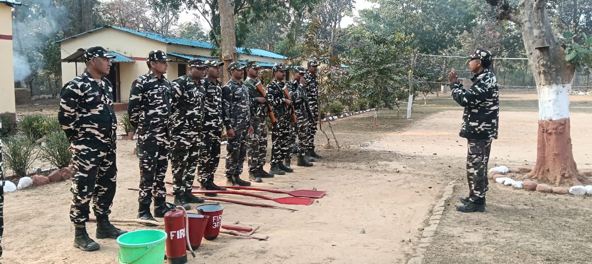 9BnSSB_INDIA's tweet photo. साहस की पहचान, सतर्कता की मिसाल —
सीमाचौकी सीरियानाका में बलकर्मियों द्वारा Fire Fighting का अभ्यास।
#SSB_INDIA
#SSBFTRLUCKNOW
#SSBSHQGKP
#सीमाचौकी_सीरिया_नाका
#FireFightingDrill
#BraveHearts
#FearlessForce
#AlwaysReady
#MissionReady
#NationFirst https://t.co/fZ5zGCd388