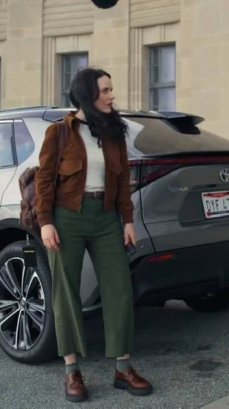 CloandColour's tweet photo. I watched Superman recently and I can’t stop thinking about Lois Lane’s green trousers. I want those trousers. https://t.co/QkVs2OwERm
