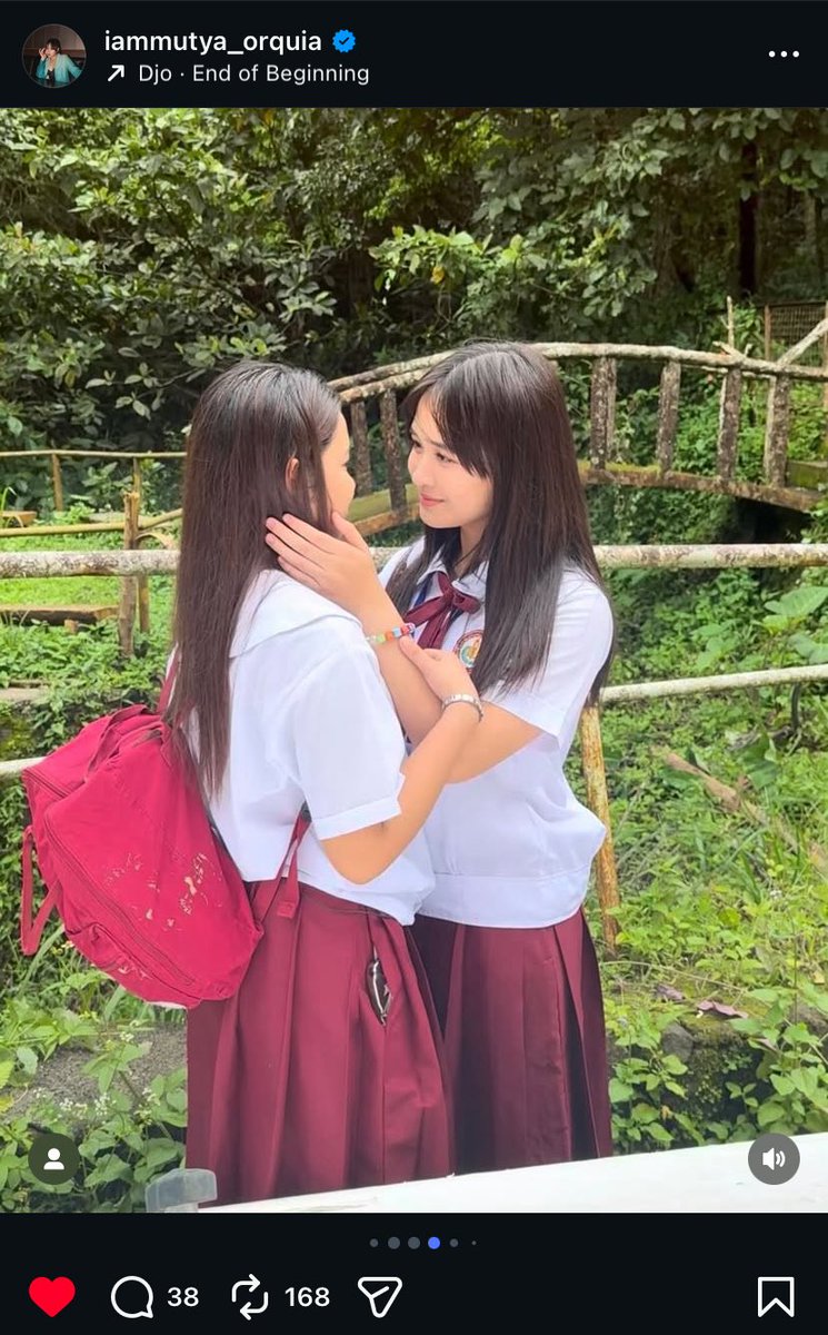 hourlymulette tweet media