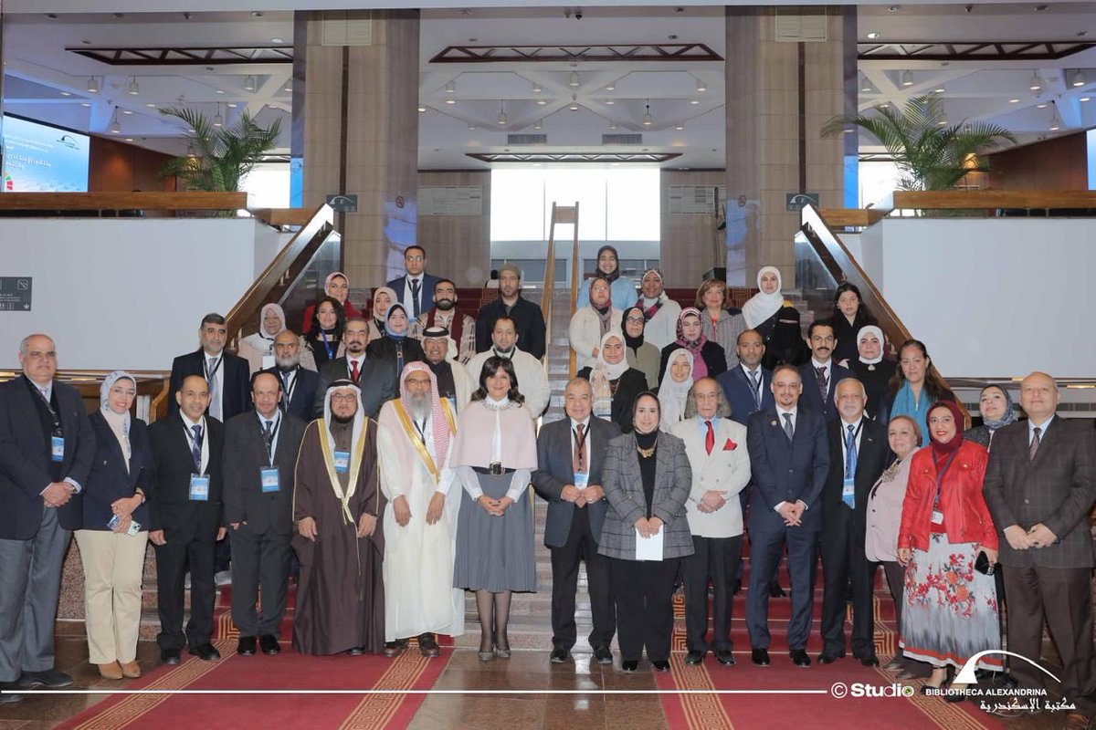 Ayedhaa's tweet photo. تشرفت بالمشاركة في ملتقى الإسكندرية للمسؤولية المجتمعية والتنمية المستدامة؛ الذي استضافته مكتبة الإسكندرية حيث قدّمت ورقة عمل:
"المسؤولية المجتمعية في عصر المعرفة والتحول الرقمي: إطار استراتيجي لتعظيم الأثر وتحقيق الاستدامة المؤسسية"،
وترأست الجلسة العلمية الختامية بعنوان "الابتكار الاجتماعي وتحقيق أثر مستدام"، 
رسالة الملتقى واضحة: نحو مسؤولية مجتمعية تُقاس بالأثر… وتُدار بالمعرفة… وتستدام بالابتكار.

#المسؤولية_المجتمعية #الاستدامة #التنمية_المستدامة #الابتكار_الاجتماعي #التحول_الرقمي #CSR #Sustainability
#رؤية_ المملكة _2030
#مكتبة_الاسكندرية