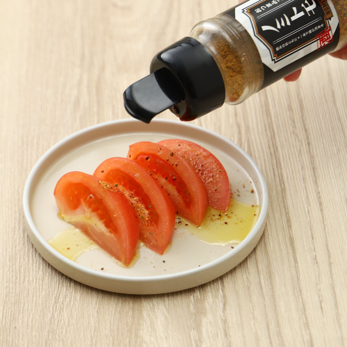 スパイス好きでお酒好きな方へ。

かけるもの全てを「おつまみ」に変える
魔法のスパイスが好評販売中です！