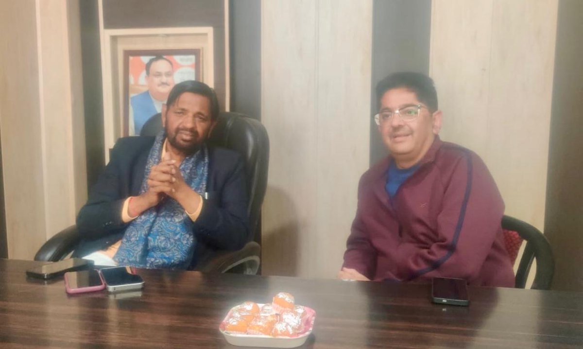 shivsenadel's tweet photo. लखनऊ में बड़े भाई, पूर्व केंद्रीय मंत्री एवं भाजपा राष्ट्रीय कार्यकारिणी सदस्य आदरणीय श्री कौशल किशोर जी से आत्मीय मुलाकात हुई। @PTI_News @BJP4Delhi https://t.co/RZlhYOZWDu