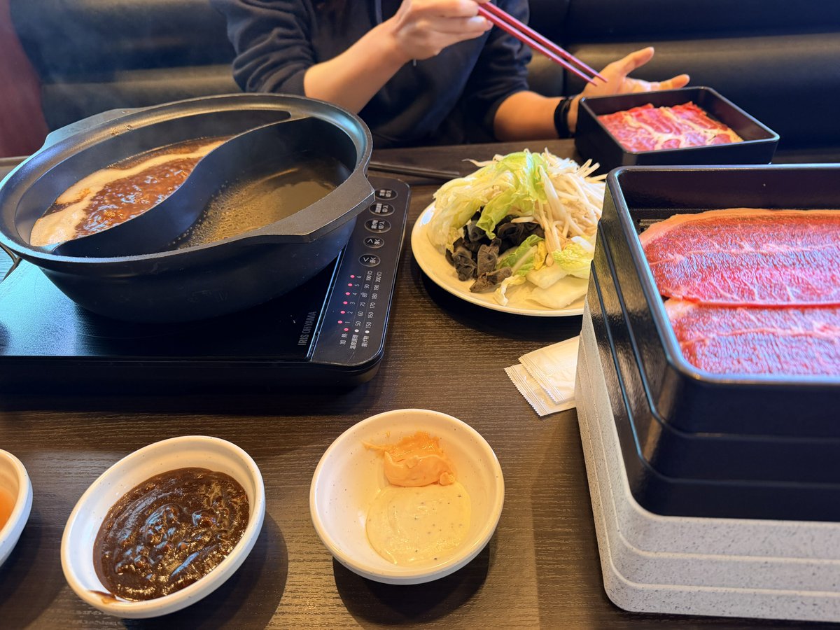 必要な物品確認しつつご飯
自分が使ってた物がこんなに種類あって選択するのが大変なのびっくりしたし一緒に始める人が人望ある人でよかったってなるってるほんとすごい…😭✨