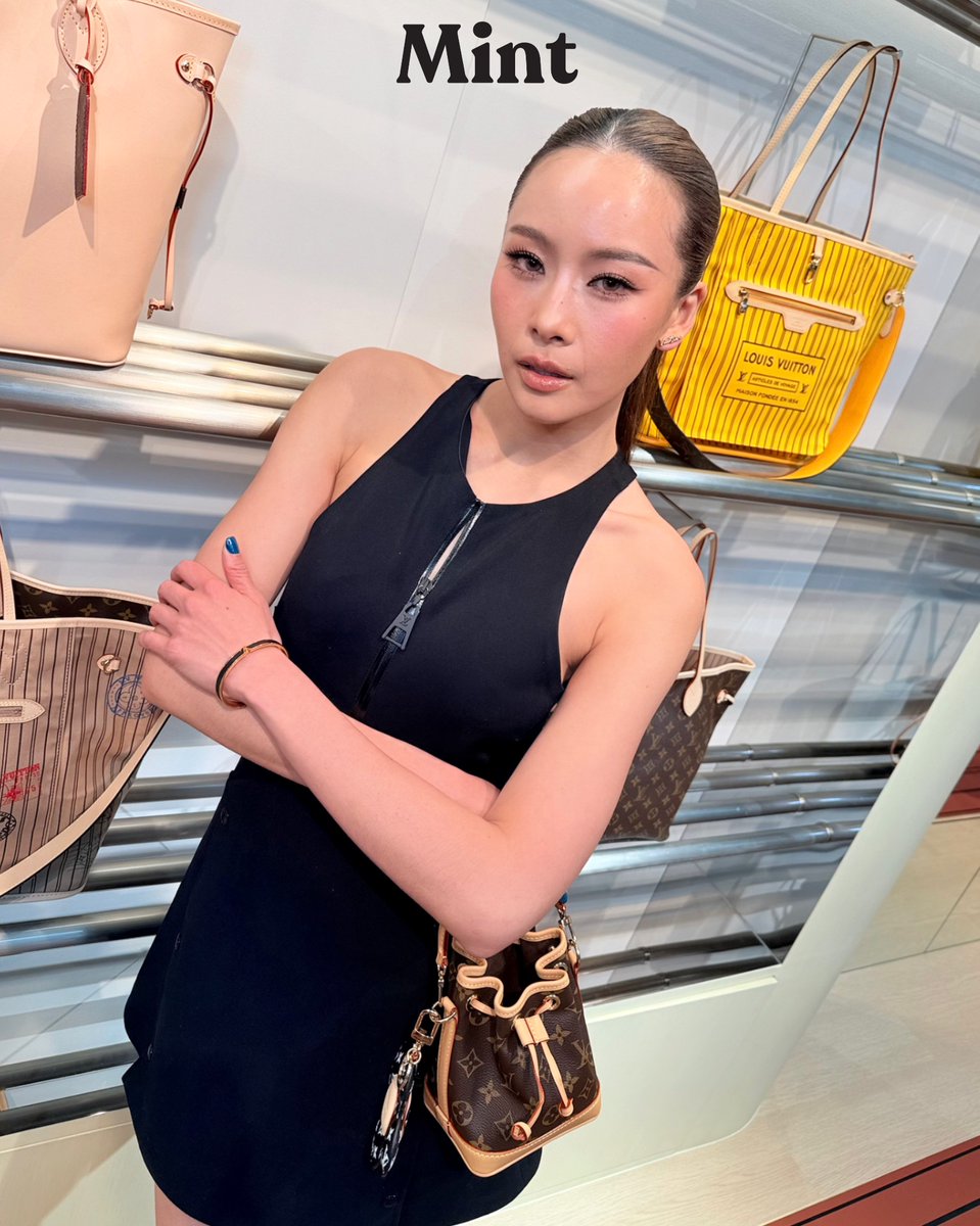 พี่สาวคนสวย! #MintReports เสิร์ฟภาพสุดปังของสาว #แพตชญานิษฐ์ ที่มาพร้อมกระเป๋าทรงสวยรุ่น Noé พร้อมร่วมฉลองครบรอบ 130 ปีของลาย Monogram ณ จุดหมายใหม่ของสายแฟชั่นอย่าง LOUIS VUITTON HOTEL BANGKOK💚

#chayanitpat
#LVMonogram130 #LouisVuitton
#MintMagTH