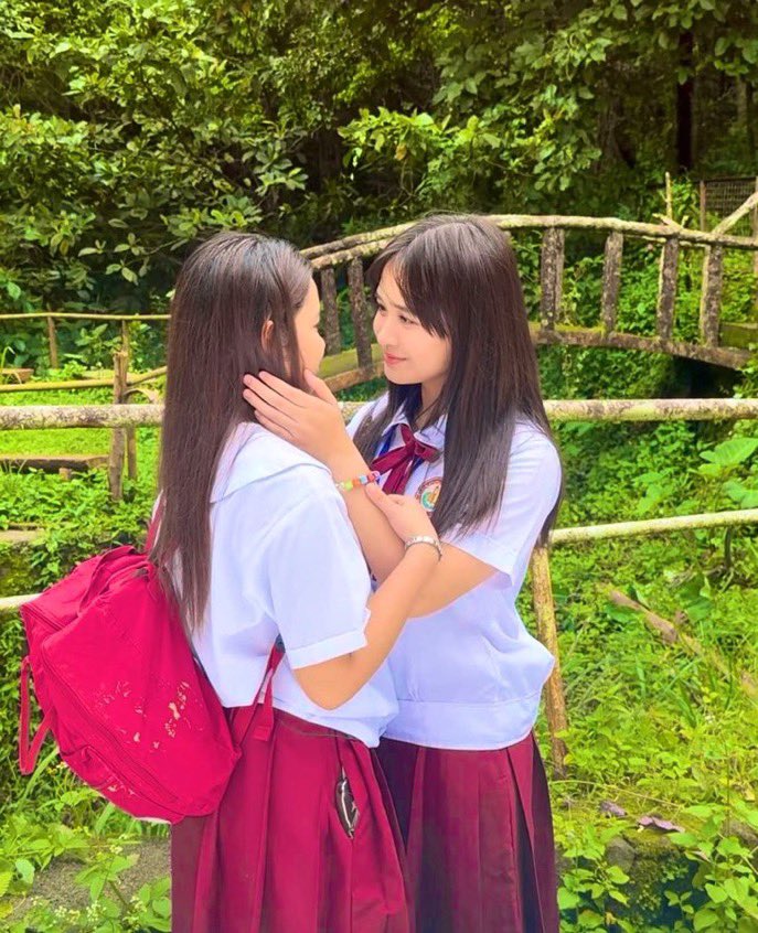 hourlymulette tweet media