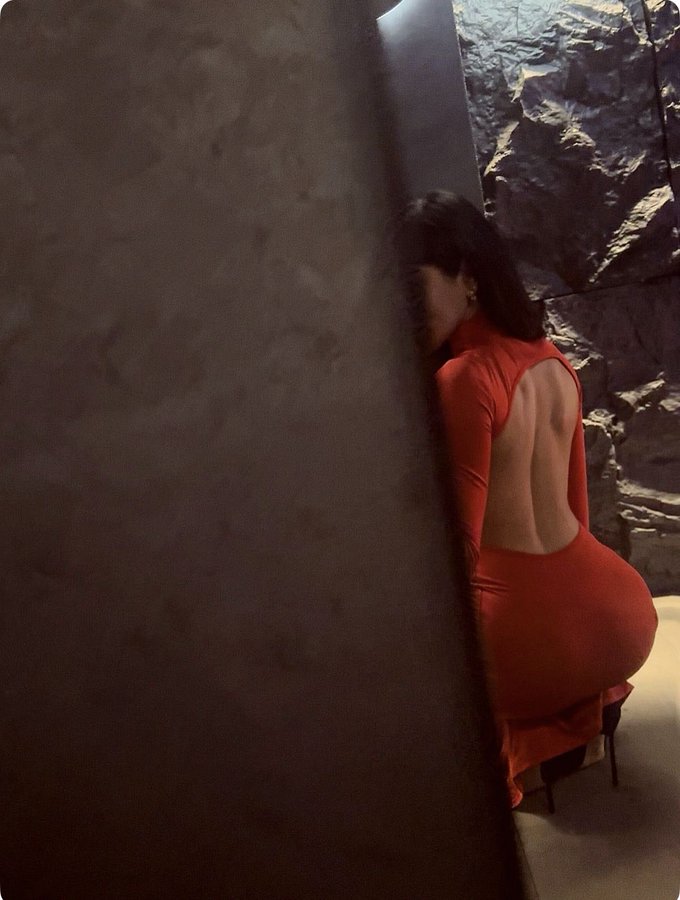 Class, integrity, aura and style can't be bought ;
She is the living proof.

#innate  #personality  #Tuesday 
#hullabaloo  #unrepeatable