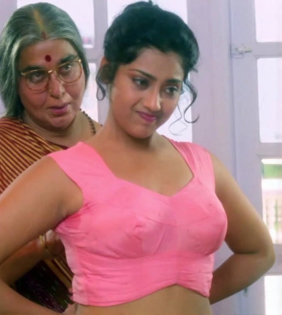 90s_beauties's tweet image. குளிச்சு முடிச்சு இப்படி ஜாக்கெட் ஐ நம்ம முன்னாடியே போடுவாங்க..
அப்போ பொம்பளைங்க மொலை நம்மள ஏதோ பண்ணும் 😍 

@pill_jio