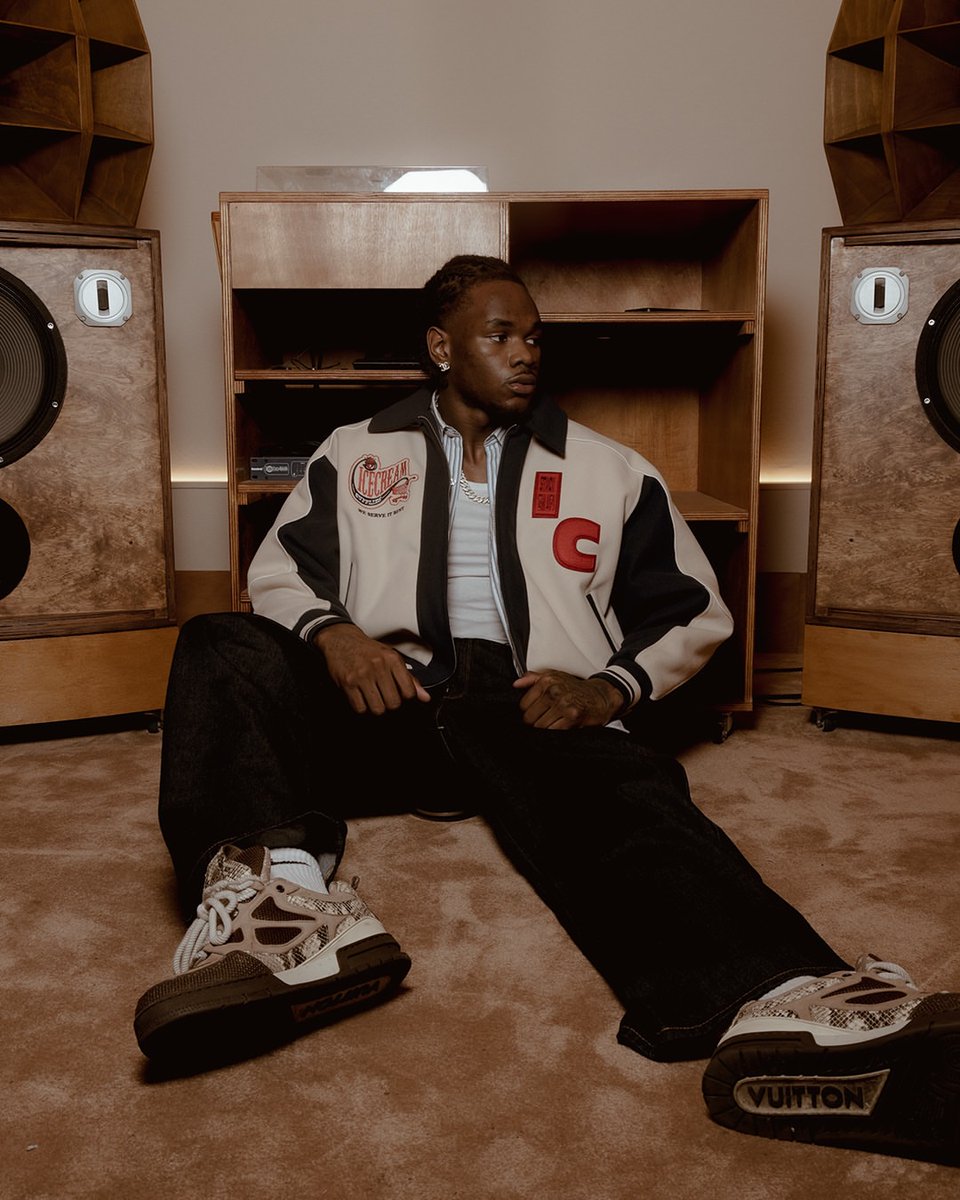 Information à confirmer mais Nono La Grinta serait officiellement le premier rappeur français à mettre un son d'une page secondaire dans le top 200 Spotify France avec Na Za Désolé sur son compte Black Cat 🐈‍⬛