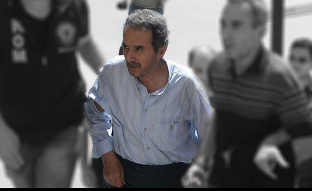 Bu ülkenin yetiştirdiği en kıymetli İslam alimlerinden biri olan Ali Ünal bey 10 yıldır haksız ve hukuksuz bir şekilde cezaevinde. Onu cezaevine atanlar ne CHP li, ne de ergenekoncu. Onu cezaevine atanlar siyasal islamcı alçaklardır. Rabbım kurtarsın inşallah 🤲