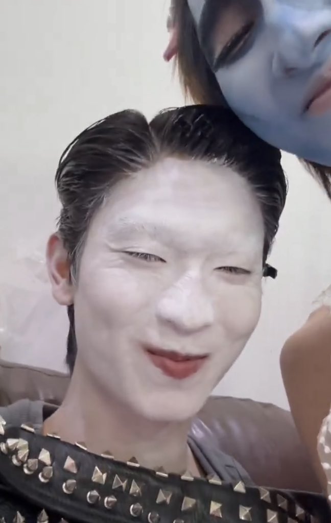 chotiros_tt's tweet image. ปีนี้น้องเซฟแต่งเป็นโทมัสหรอคะ เหมือนมาก 😸
#tthomastc 
#savewrg