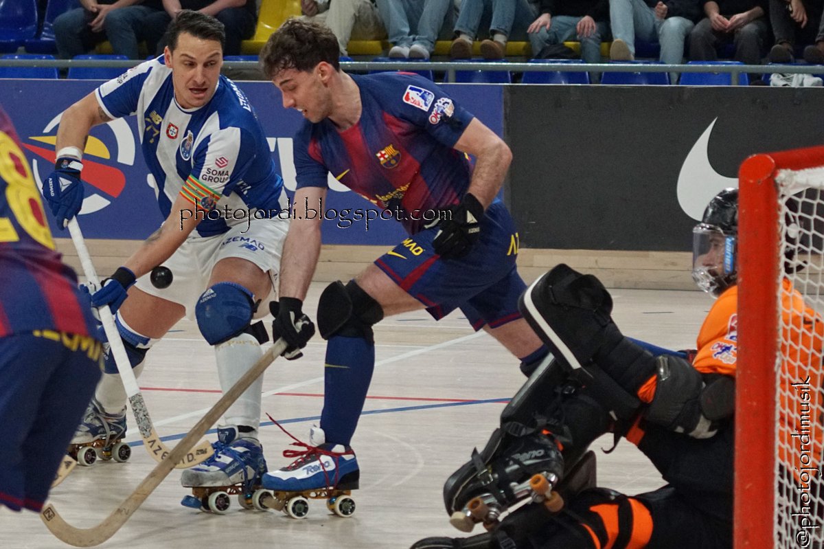 Photojordimusik's tweet photo. Fotos FC Barcelona - FC Porto #champions League #WSERinkhockey #hoqueiempatins #hoquei #WSECLM #hoqueipatins #ok #hockey #hoqueipt #hockeypatines #hockeypista #rinkhockey #Barcelona #Barça #FCPorto #FCPortoSports #FCPortoHoquei #WSEtv #WSEChampionsLeague https://t.co/3La4TEIoo0 https://t.co/n5w2SJLSV3