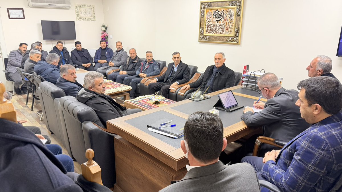 📍 Şemdinli

✅ Muhtarlarımızla Toplantı

İlçe Başkanımız <a href="/Salihinann/">Salih İNAN</a>, Belediye Başkanımız <a href="/sakar_fahri/">FAHRİ ŞAKAR</a>, Şemdinli’mizde mahalle ve köy muhtarlarımızla bir araya gelerek mevcut ve planlanan çalışmaları değerlendirdik.

Köylerimizde; yol, içme ve sulama suyu ile asfaltlama başta