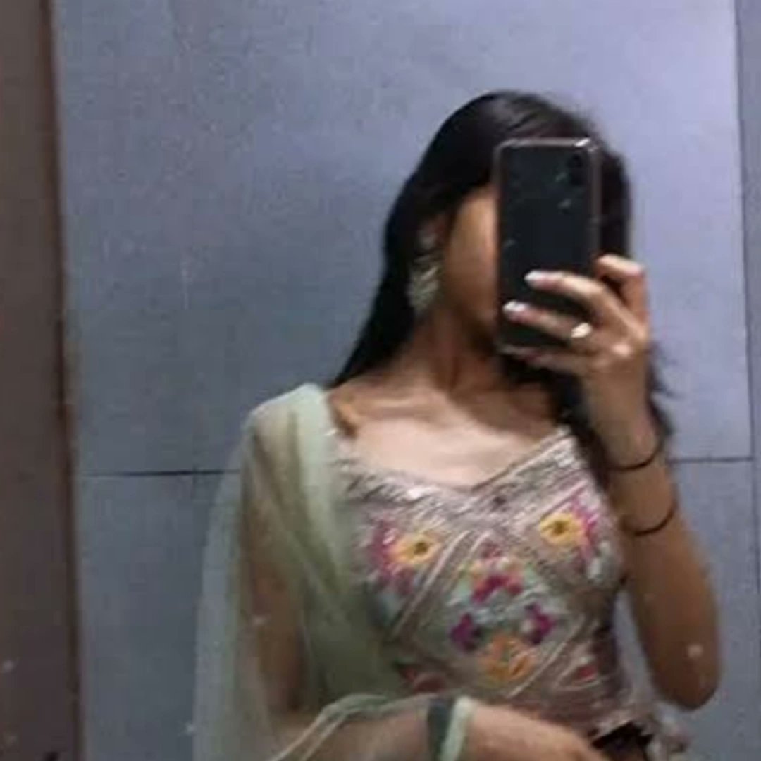 Kaise lag rahi hu ma😘🥰😍