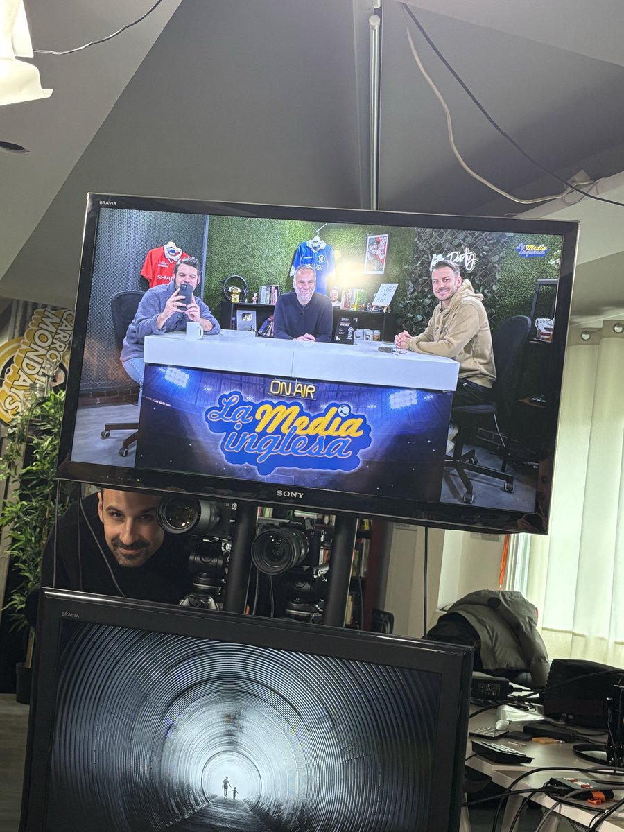 ⏰

<a href="/LaMediaInglesa/">La Media Inglesa</a>