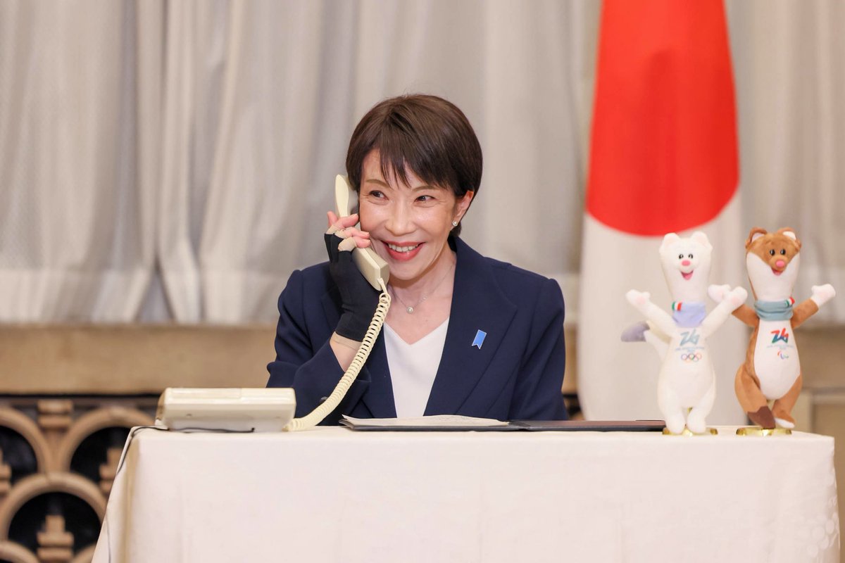 Zq3nhl467327's tweet photo. 首相官邸のHPに掲載されてる、
サナエが可愛いすぎて保存した♡

皆さまも是非👇🏻
https://t.co/SKzCNRJ8jB https://t.co/1w7FBBzwwW