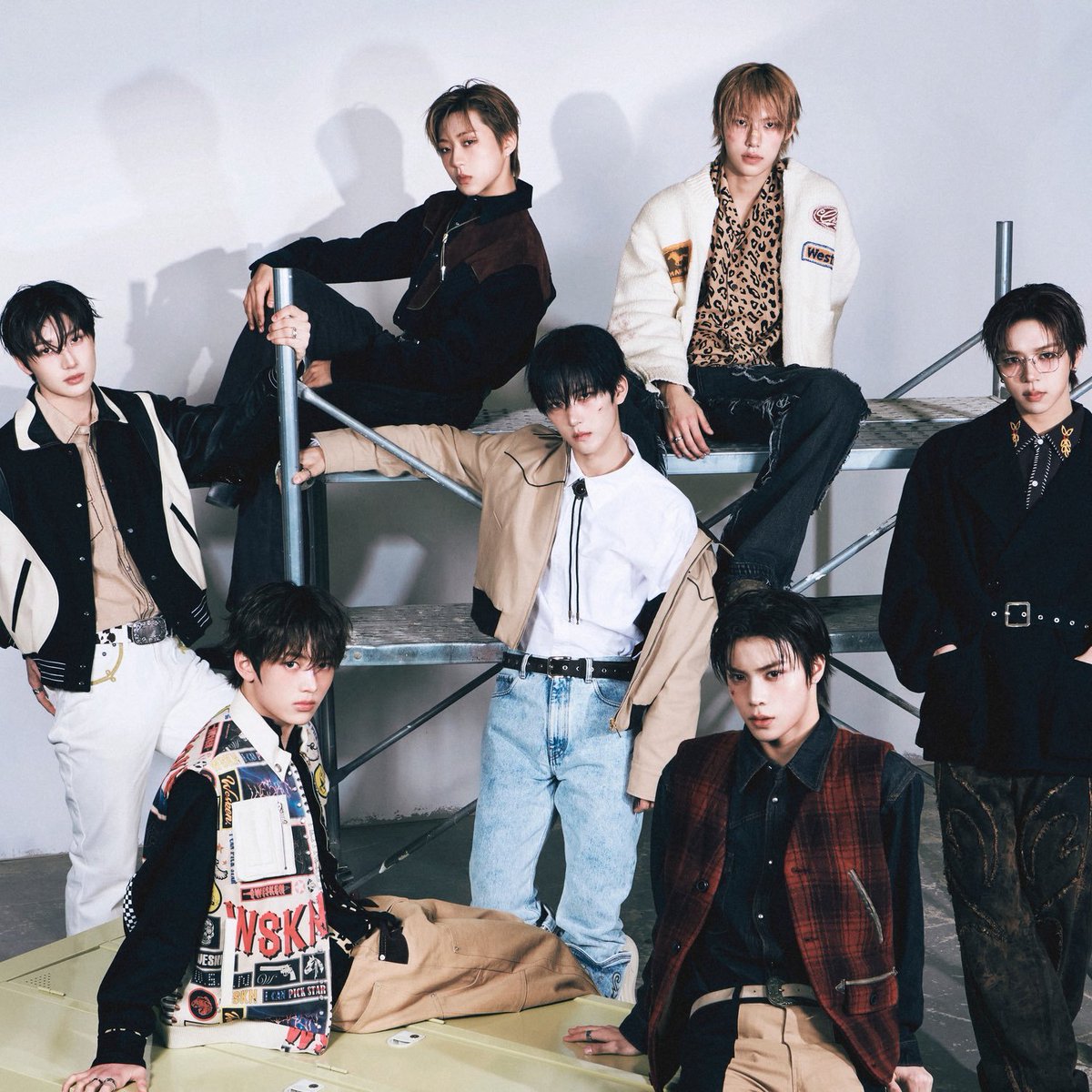 kpoppingcom's tweet image. #EXO's #LayZhang is confirmed to produce the upcoming album for rookie group #NouerA. He is reportedly overseeing the entire creative direction for the comeback.

Read the details:
kpopping.com/community/exos…