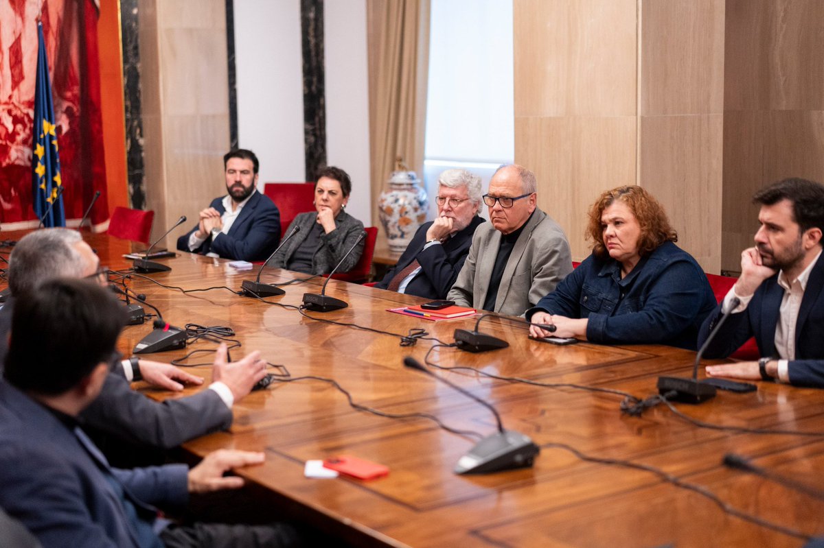 🇨🇺 Diputats i diputades de vuit forces polítiques hem presentat al Congrés una proposta per donar suport a Cuba enfront de l'agressió dels Estats Units.

Les sancions no castiguen governs, castiguen pobles. El bloqueig a Cuba és il·legal, injust i contrari al dret internacional.