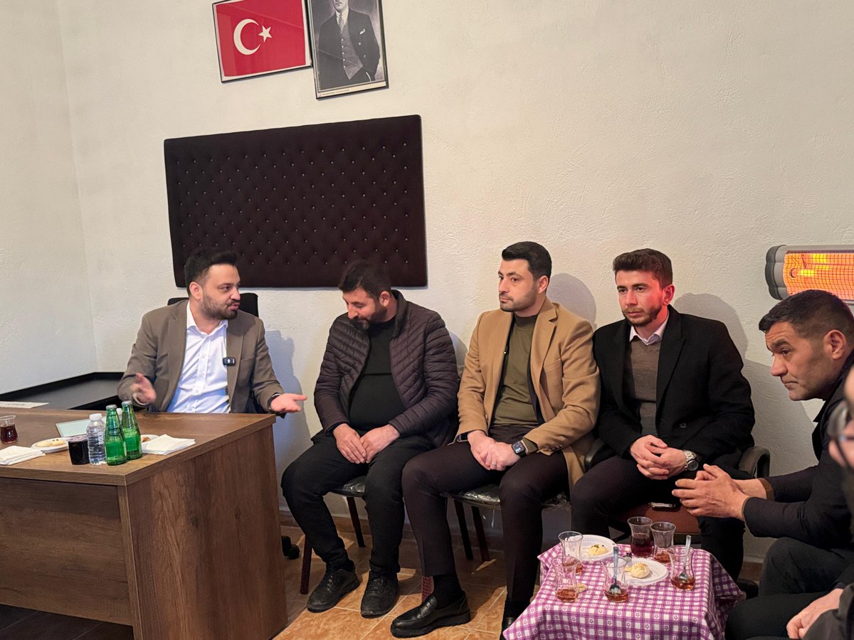 av_mfa's tweet photo. 📍Oğulkaya Köyü

Gülşehir İlçe Başkanımız Turan Balak, İl Gençlik Kolları Başkanımız Necati YurtbiLir, İl Teşkilat Başkanımız Bayram Yılmaz, Gülşehir koordinatörlerimiz Mehmet Selman Kuzay ve Memduh Toksever ile birlikte Oğulkaya köyü muhtarlığımızı ziyaret ettik.

Hemşehrilerimizle sıcak ve samimi bir ortamda buluşarak dertlerini, taleplerini ve beklentilerini dinledik. Gönülden gelen misafirperverlikleri, içten sohbetleri ve bizlere gösterdikleri yakın ilgi için Oğulkaya halkımıza yürekten teşekkür ediyorum.