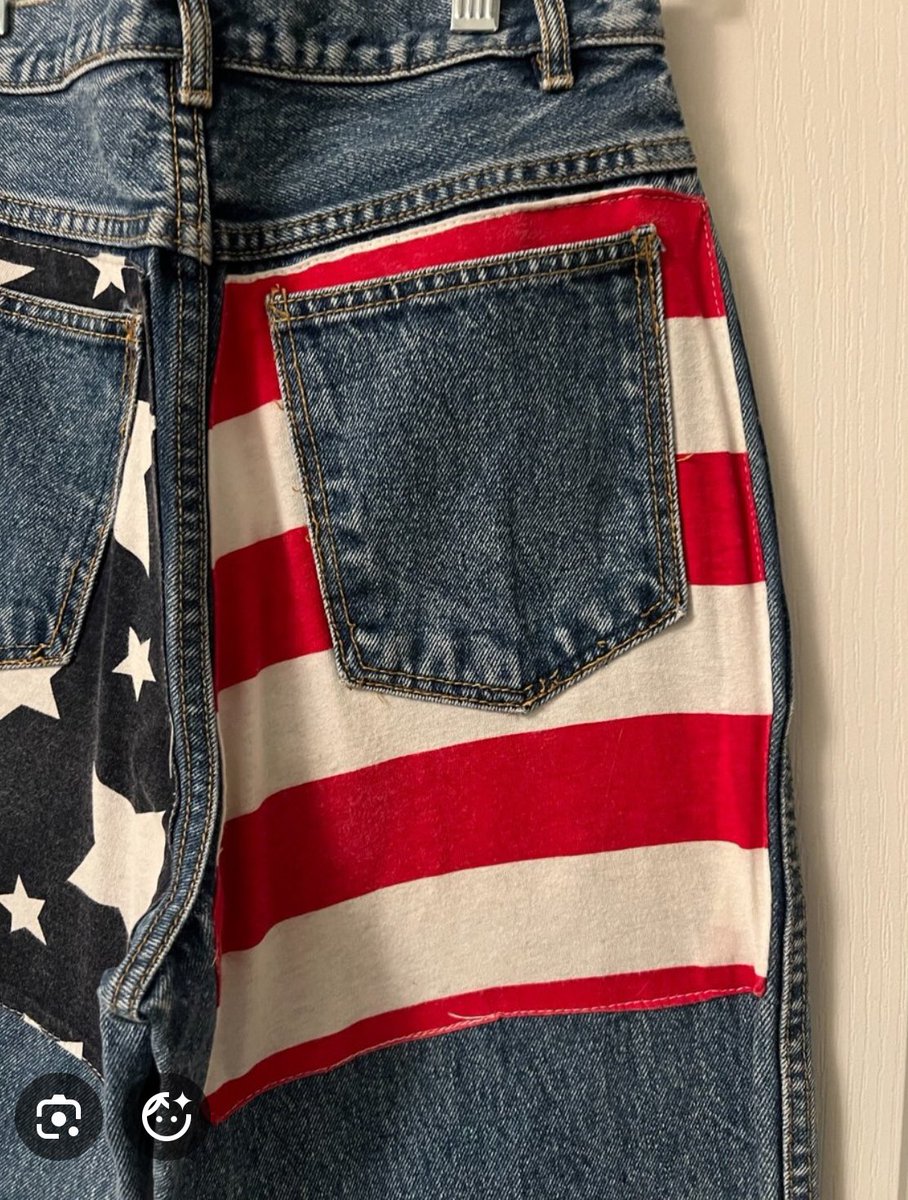 ZitoSalena's tweet image. In 1976 it's hard to describe how "in" it was to wear red, white &amp;amp; blue clothing for the bicentennial--I had the coolest jeans from a Simplicity pattern I made myself that look similar to the jeans on the left.
Which makes me want to buy the ones on the right even tho I know I'm…