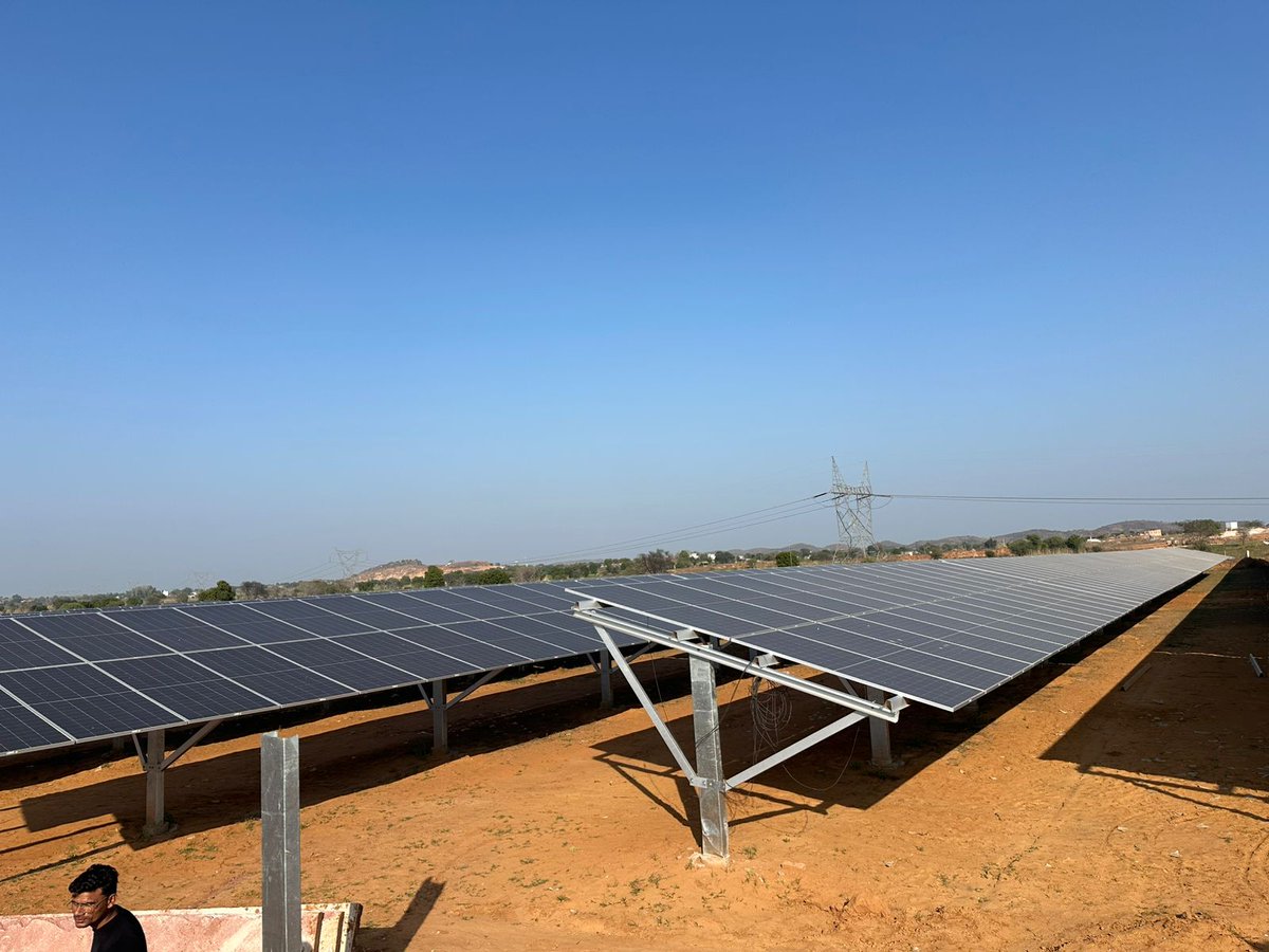 JVVNLCCare's tweet image. कुसुम कम्पोनेंट–A में 1.63 MW क्षमता का सोलर पावर प्लांट आज स्थापित किया गया है।

📍 सर्किल: करौली
📍 सब-डिवीजन: सपोटरा
📍 33/11 केवी सब-स्टेशन: बालोती
🌾 लाभान्वित किसान: 204

#PMKUSUM #SolarEnergy #EmpoweringFarmers