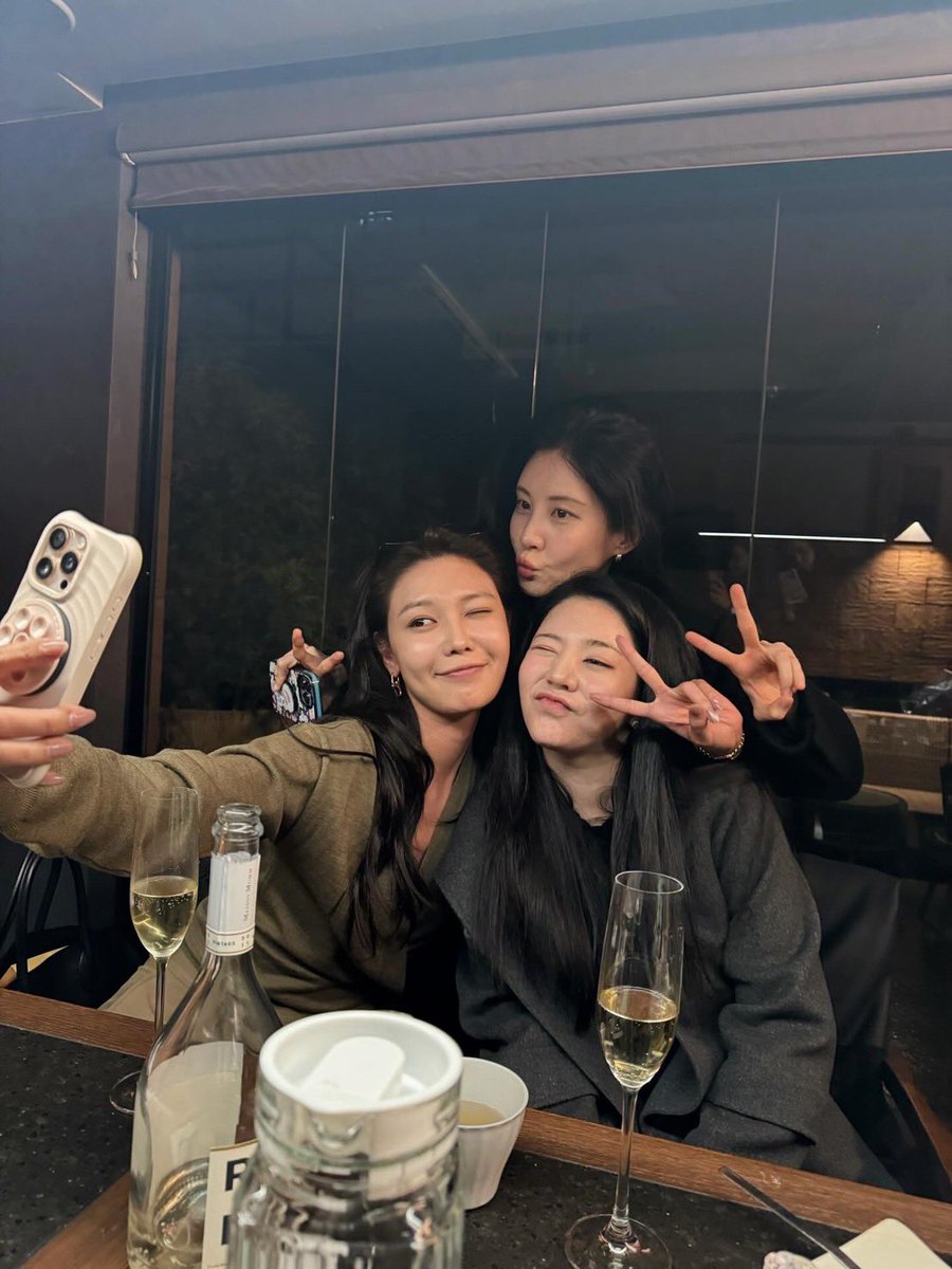 ฉันมีความฝัน ที่แม่เคยฝัน ที่ไม่กล้าฝัน ที่คนธรรมดาคนนึงไม่กล้าฝัน แต่เขาก็ให้มา โดยที่ฉันก็แอบฝัน ขอบคุณซูซัน ซันนี่น่ารักwa