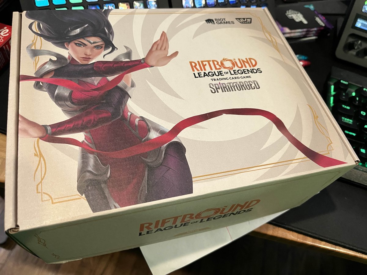 Sooo.... wanna open it? 👀

#RBSpiritforged #Riftbound