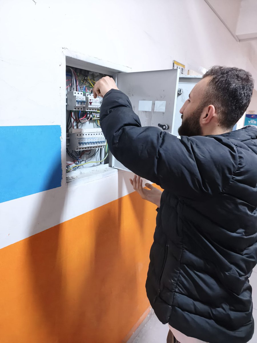 "Ben Her Yerde Varım” Projesi kapsamında, Yenilenebilir Enerji Öğretmenimiz Bilal Öztürk yönetiminde Elektrik-Elektronik Tekn. Alanı öğrencilerimiz tarafından Nusaybin Gazi Anadolu Lisesinde bakım ve onarım çalışmaları gerçekleştirildi.
Öğretmen ve öğrencilerimize teşekkür ederiz