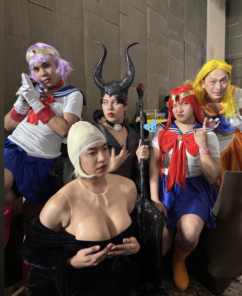 Phuwanet_r's tweet image. จบๆๆ แก๊งแม่มาฟาด !!!

DMD UP TO U PARTY 2026
#DMDNEWYEARPARTY2026