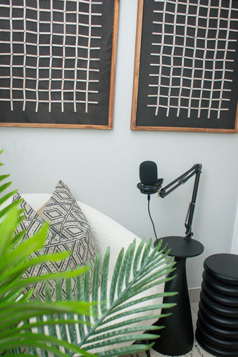 ZArchitecture's tweet image. Thoughtful interiors create room for meaningful conversations.

This content creation &amp;amp; podcasting corner was designed to feel calm, considered, and on-brand.

#InteriorDesign
#InteriorStyling
#DesignedSpaces
#DesignWithIntention
#ModernInteriors
TimelessDesign