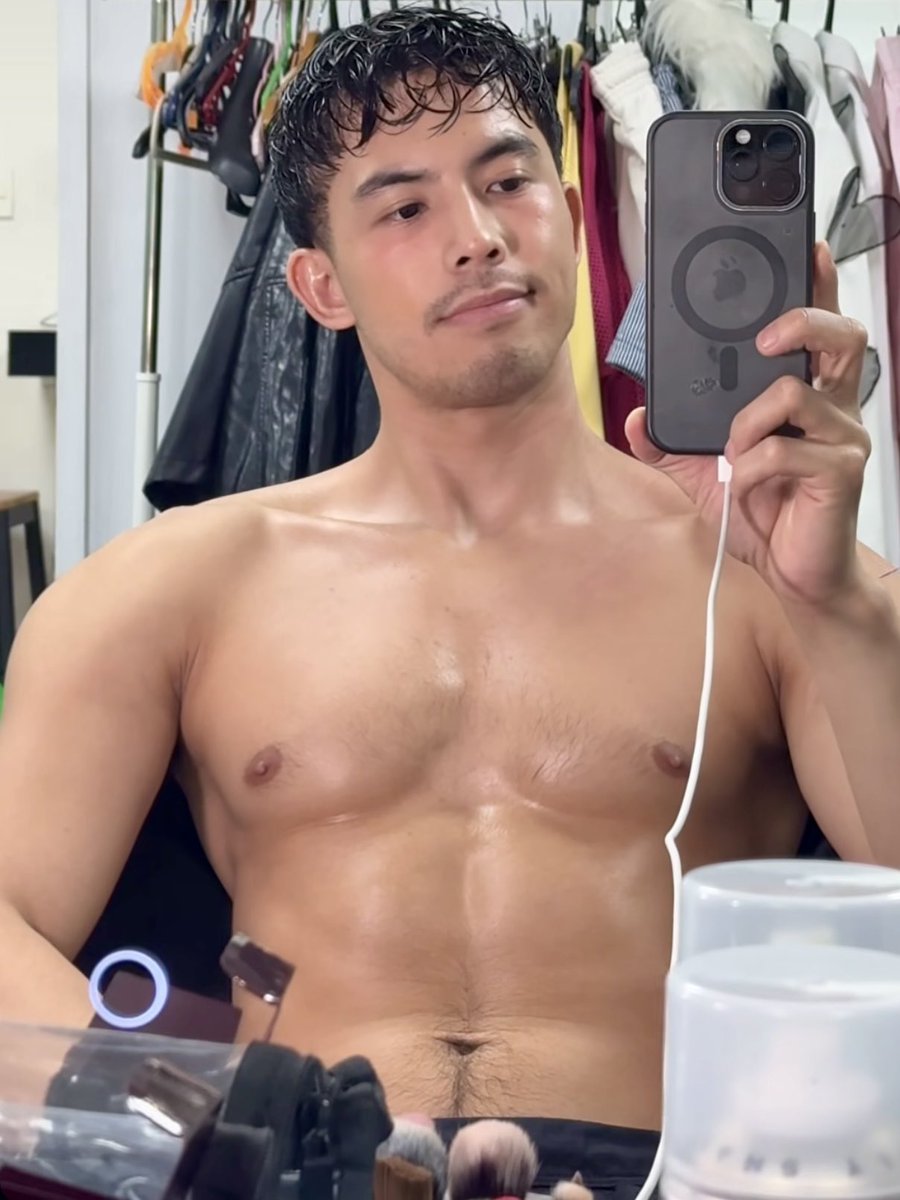 suho_jinyoung's tweet photo. tony labrusca… good morning?! https://t.co/Dk9BttixlI