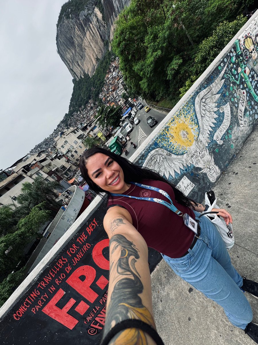 Dentista da saúde da família, da maior do mundo! 
Obrigada, SUS! 
Eu amo 💙
📍Rocinha- RJ