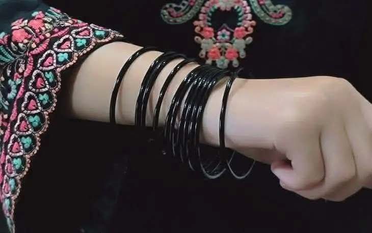 حسین زلفیں، دلکش آنکھیں، حُسن سراپے، جمال تھا
ایک وفا کی کمی تھی ساقی، باقی یار تو کمال تھا!