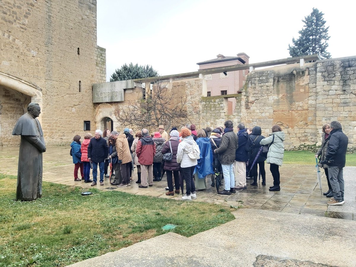 Hoy nos ha visitado un numeroso grupo venido desde Toledo, que ha disfrutado de un paseo por nuestro #CascoHistórico y monumentos.
¡Bienvenidos!

#MedinadeRioseco #arte #patrimonio #TierraDeCampos #CanaldeCastilla
