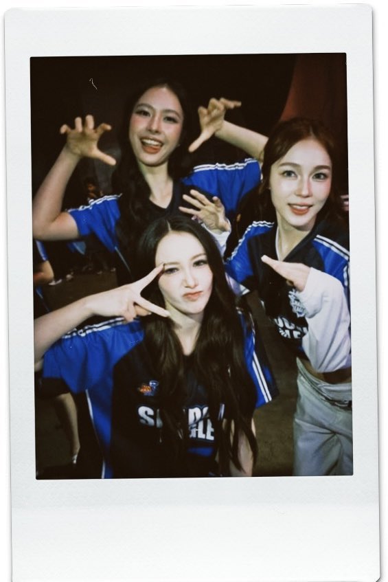 lisoouttedz's tweet image. incrível que a gmmtv é uma grande família né

aqui tem mães, irmãs , nora , avós, cunhada