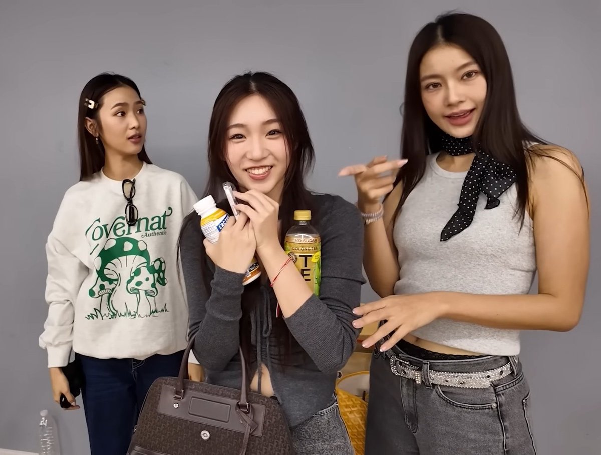 lisoouttedz's tweet image. incrível que a gmmtv é uma grande família né

aqui tem mães, irmãs , nora , avós, cunhada