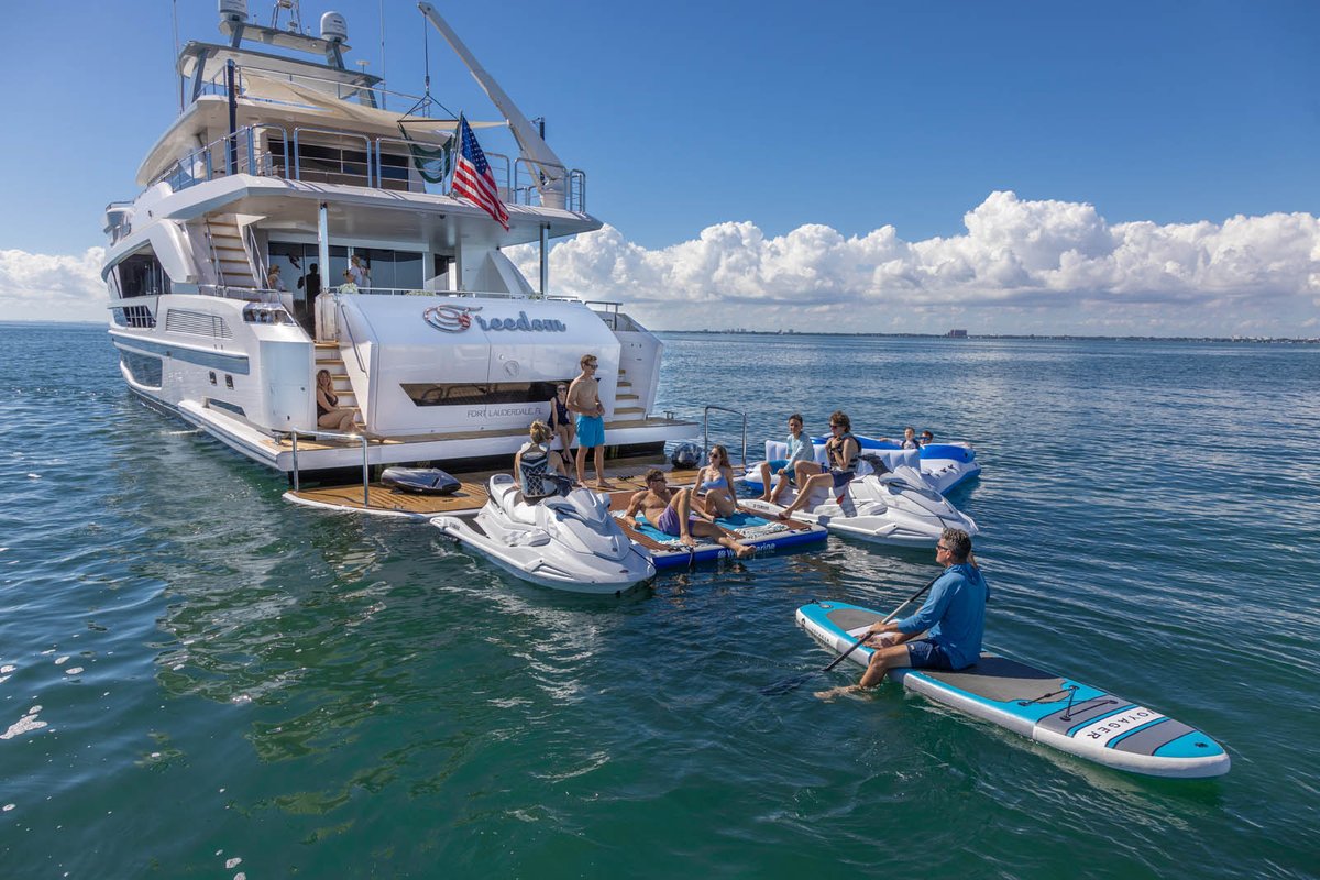 HorizonYachtEU's tweet photo. Nothing beats dropping the anchor, launching the toys, grabbing some drinks, and turning the stern of your #FD110 into your private beach club. Days like these are exactly what yachting is about ๐ https://t.co/DCHSqENfRf