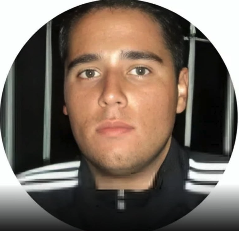 poptime's tweet photo. Motorista da Uber é preso após est*prar uma jovem de 17 anos em Brasília.

A adolescente mandou diversas mensagens para a sua mãe após sofrer o abuso. https://t.co/TdAlQjXbqy