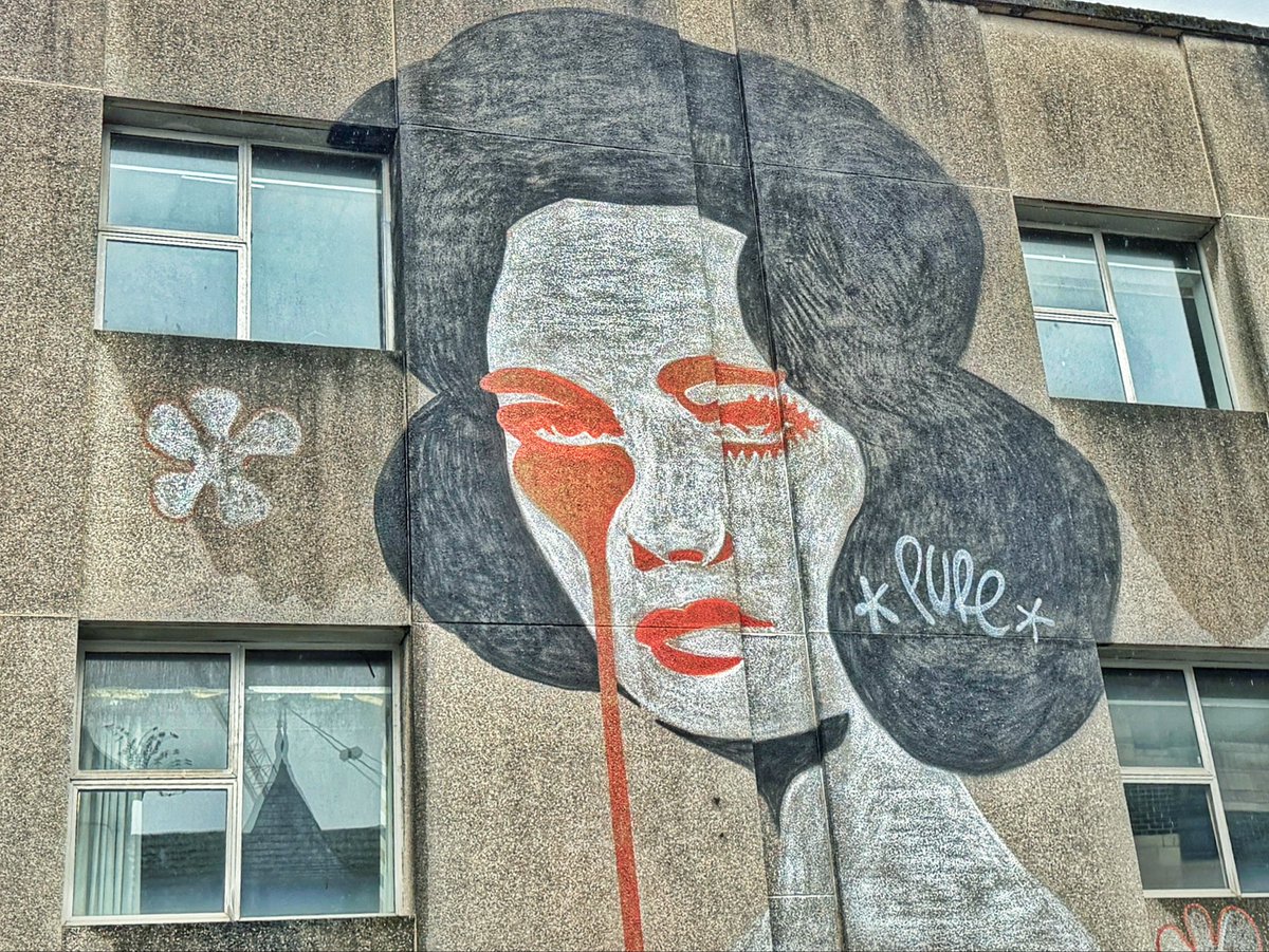 Still loving snapping street art