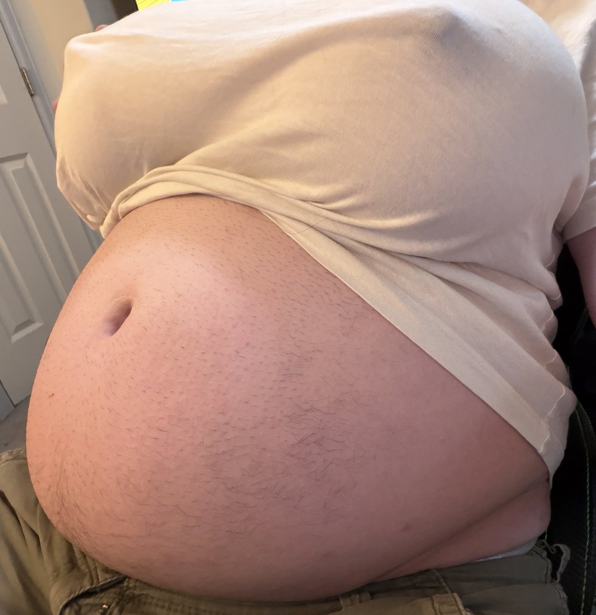 04_quiet's tweet photo. Post soda bloat from yesterday 🤤 should I keep it up today?! 

#feedee #feederism #feedme #bellystuffing https://t.co/IOHYRVW9to
